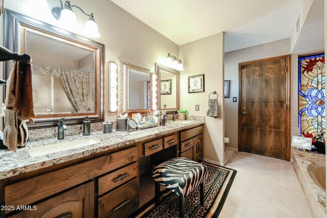 Building Photo - 1322 W Aster Dr