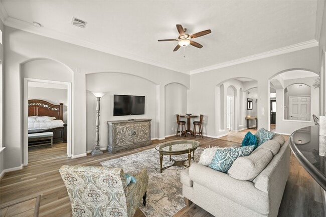 Building Photo - 1330 Leigh Gdns Dr