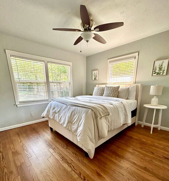 Building Photo - 810 W Moore Ave