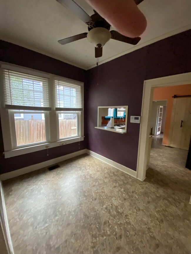 Building Photo - 156 College St