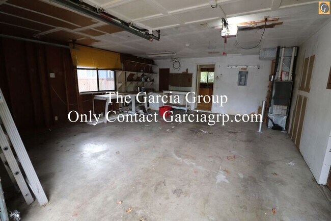 Building Photo - 9585 SW New Forest Dr