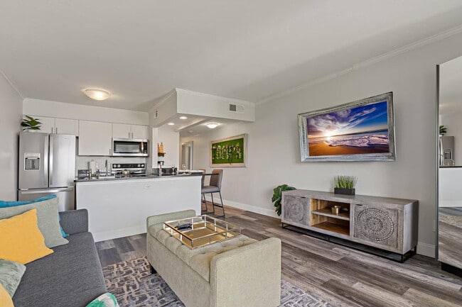 Building Photo - 2502 N Rocky Point Dr