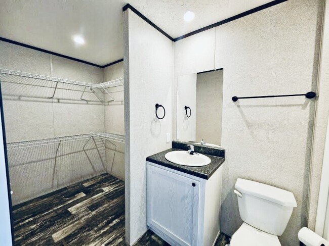 Building Photo - 123 Blissful Ct