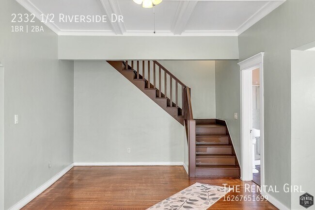 Building Photo - 2332 1/2 Riverside Dr-