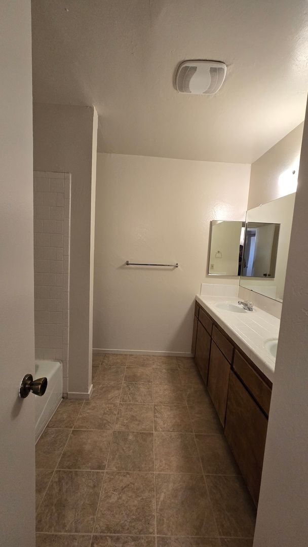 Building Photo - 7008 N Half Moon Dr