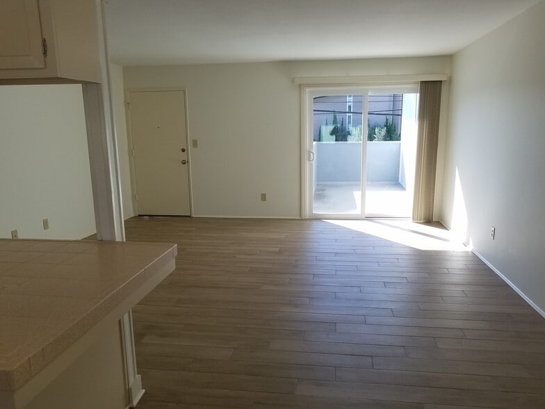 Living Room 16'x 16' - 1100 Opal St
