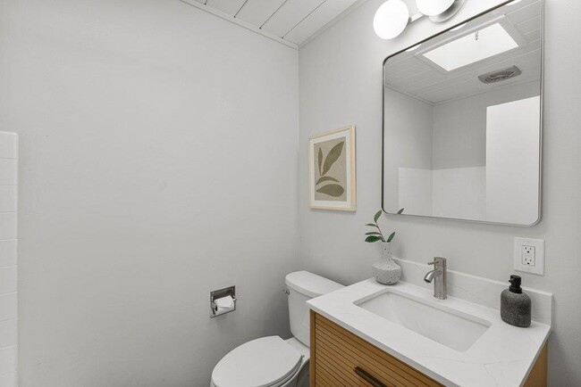 Building Photo - 729 Stendhal Ln