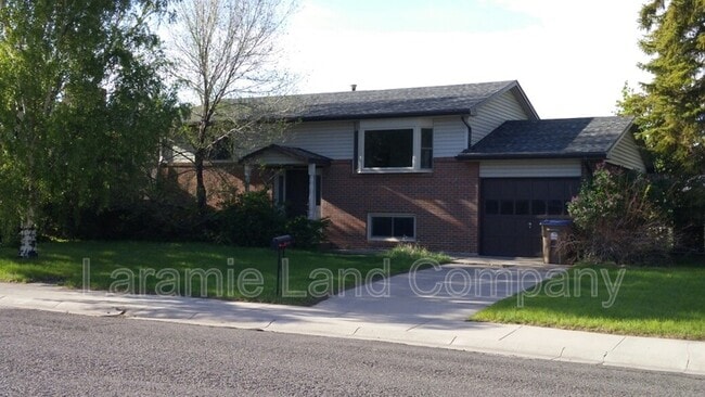 Primary Photo - 1610 E Arnold St