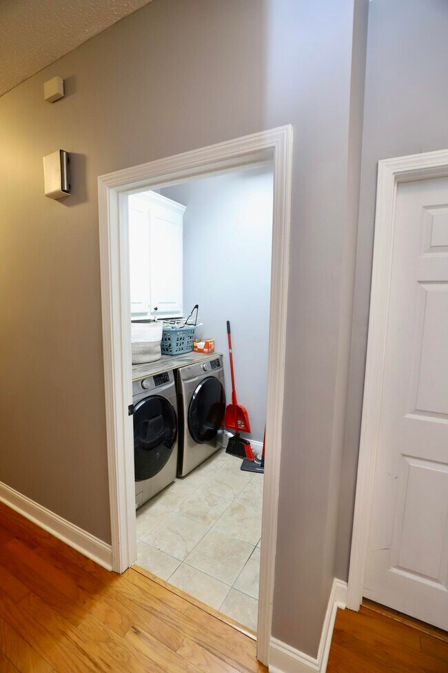 Building Photo - 1855 Beachforest Way