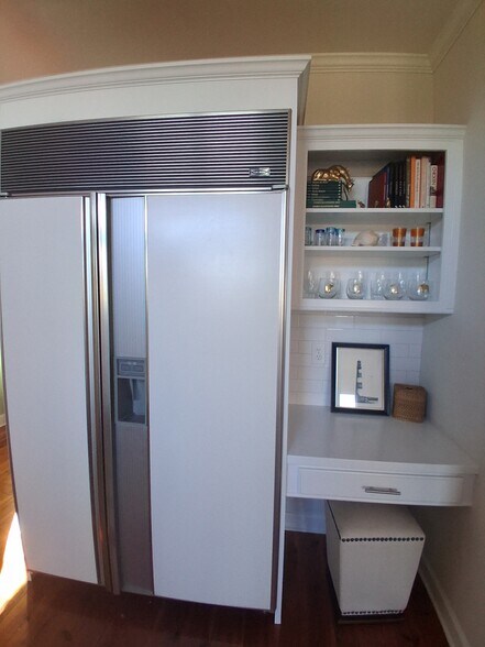 Large Built In Fridge - 12 Seahorse Ct