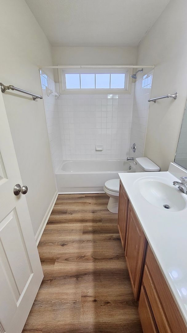 Building Photo - Bright & Spacious Home in Fredericksburg!
