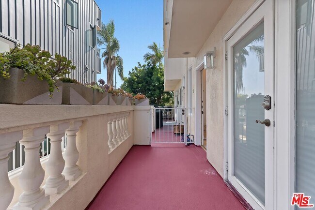Building Photo - 3854 Beethoven St