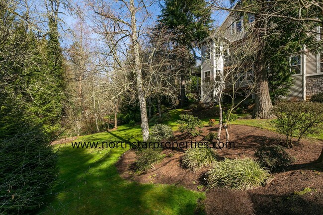 Building Photo - Stunning Home in Hidden Creek