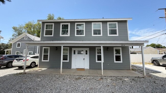 Building Photo - 301 W 1st St