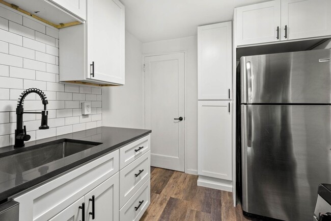 Building Photo - AVAILABLE OCT 1ST! DON'T MISS THIS RENOVAT...