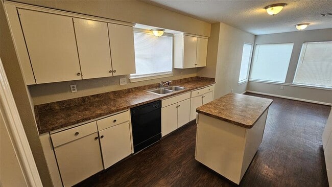 Building Photo - 10022 Windriver Dr