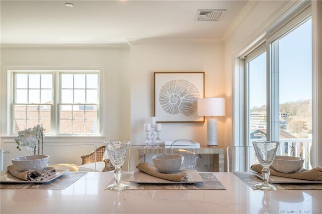 Building Photo - 201 Main St