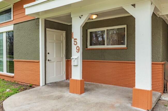 Building Photo - 159 Oak Dr