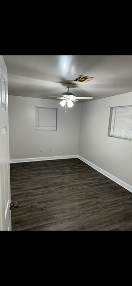 Building Photo - 500 Dubarry Pl