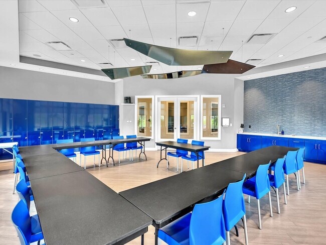 Building Photo - 8928 Bastille Cir E