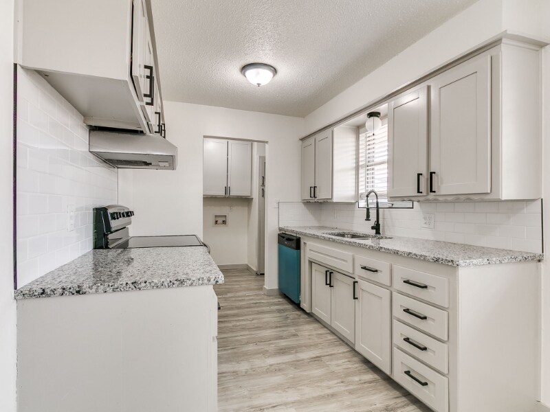 Building Photo - 1112 N Norman Ave