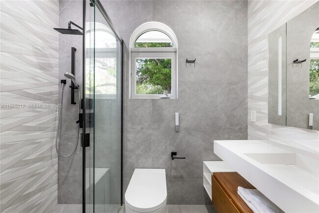 Building Photo - 8941 SW 65th Ct