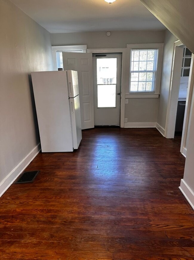 Building Photo - East Nashville 4 Bedroom
