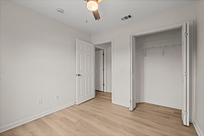 Building Photo - 5115 E 11th St