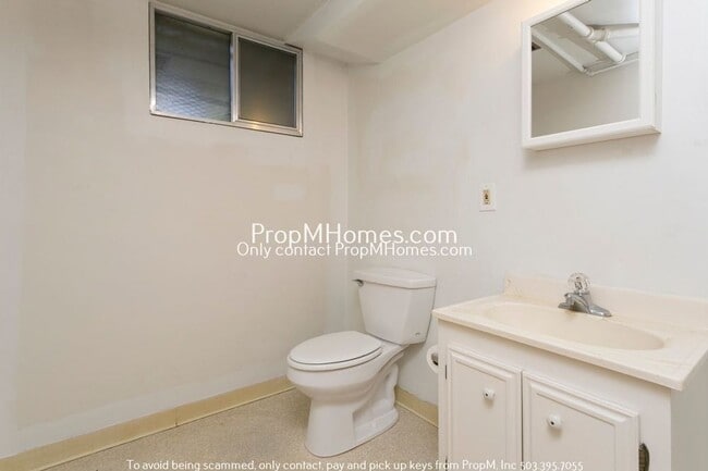 Building Photo - Spacious Mid-Century Three Bedroom Home In Woodstock!