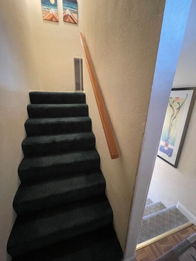 Building Photo - Beautiful townhome available now!
