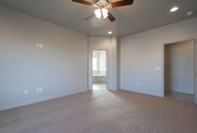 Building Photo - 4 bedroom 2 Bath Home in Desert Edge Cove - RV parking!