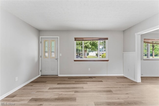Building Photo - 7365 Chennault Dr