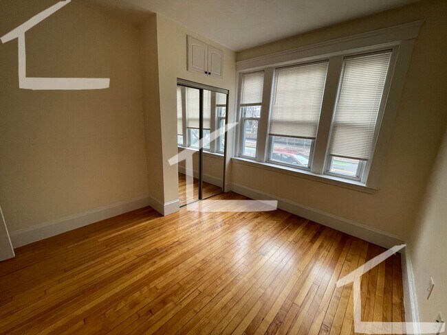 Building Photo - Coolidge Corner 4-Bed
