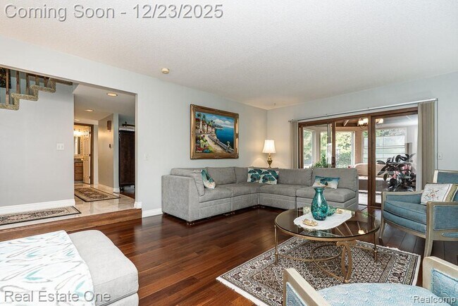 Building Photo - 1574 Devonshire Dr