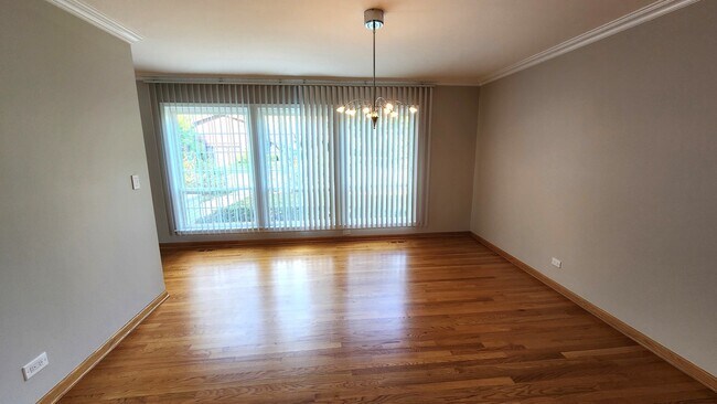 Building Photo - 1206 Lynn Terrace