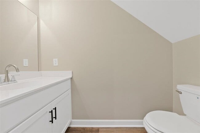 Building Photo - 905 Plano Rd