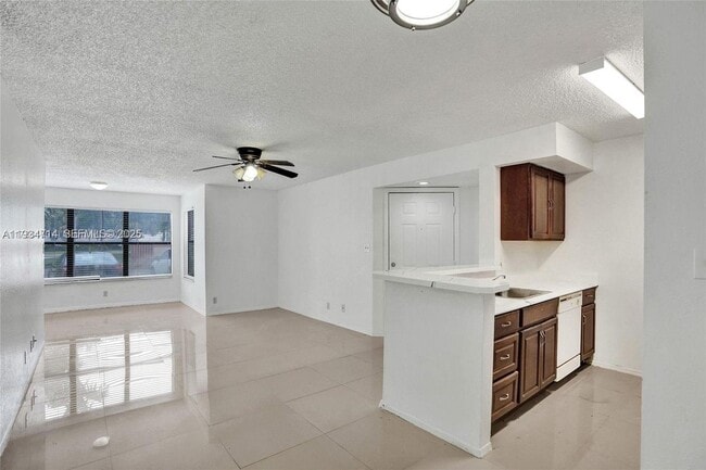 Building Photo - 2946 S University Dr