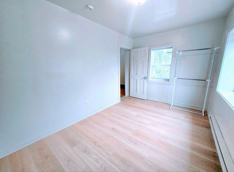 Building Photo - 2506 Dupont Ave N