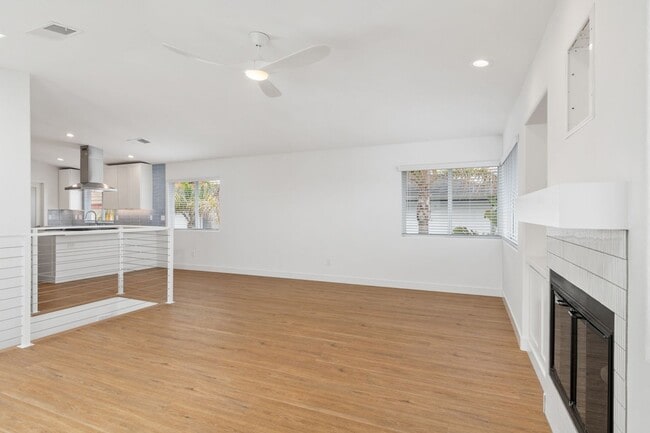 Building Photo - Luxurious Coastal Retreat with Stunning Ocean Views