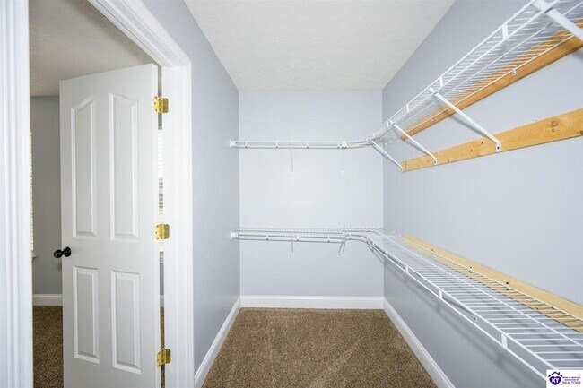 Building Photo - 611 Flushing Meadows Dr