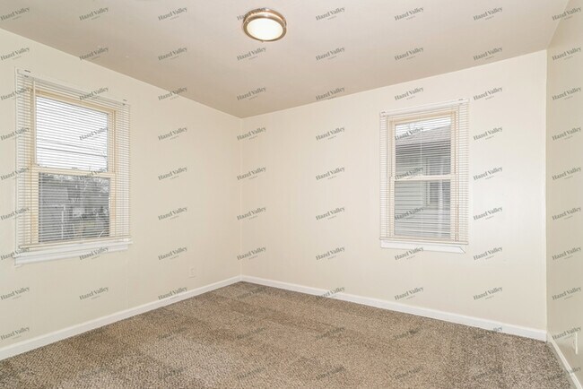 Building Photo - 9528 Ridge Ave