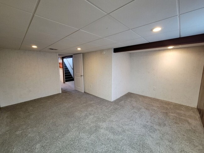 Building Photo - 1223 Lilac Ln
