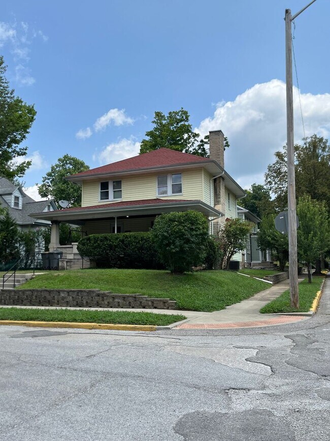 Building Photo - 625 S Fess Ave