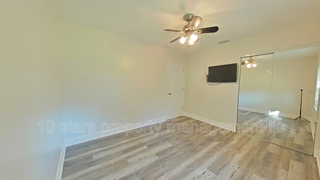Building Photo - 6287 Sun Blvd