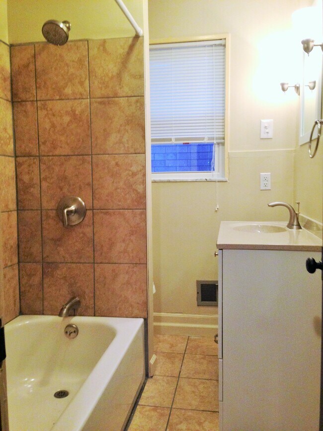 Building Photo - 435 Eureka St