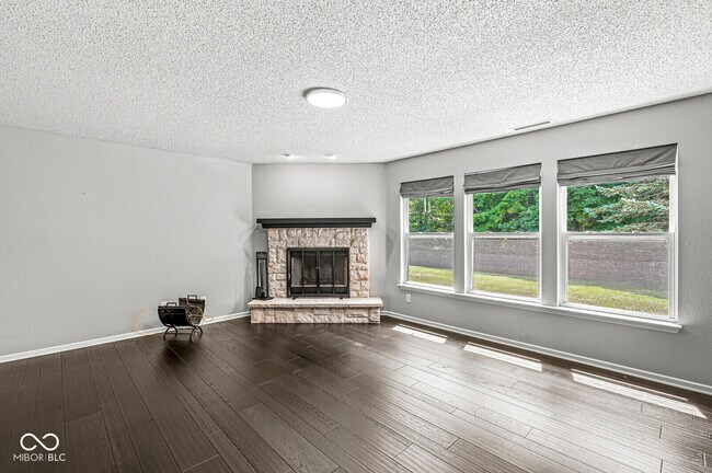 Building Photo - 5641 Buck Dr