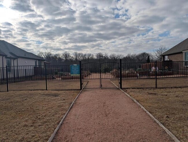 Building Photo - 14845 Belclaire Ave