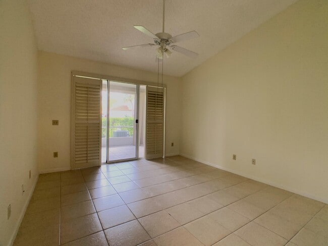 Building Photo - 10459 Lake Vista Cir