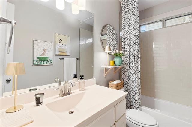 Building Photo - 4520 Del Rey Ave