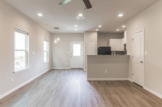 Building Photo - 125 Peruna Dr